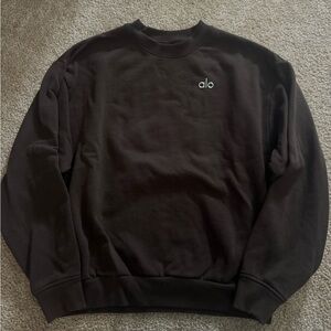 Alo Yoga Accolade Crew Neck Pullover in Espresso